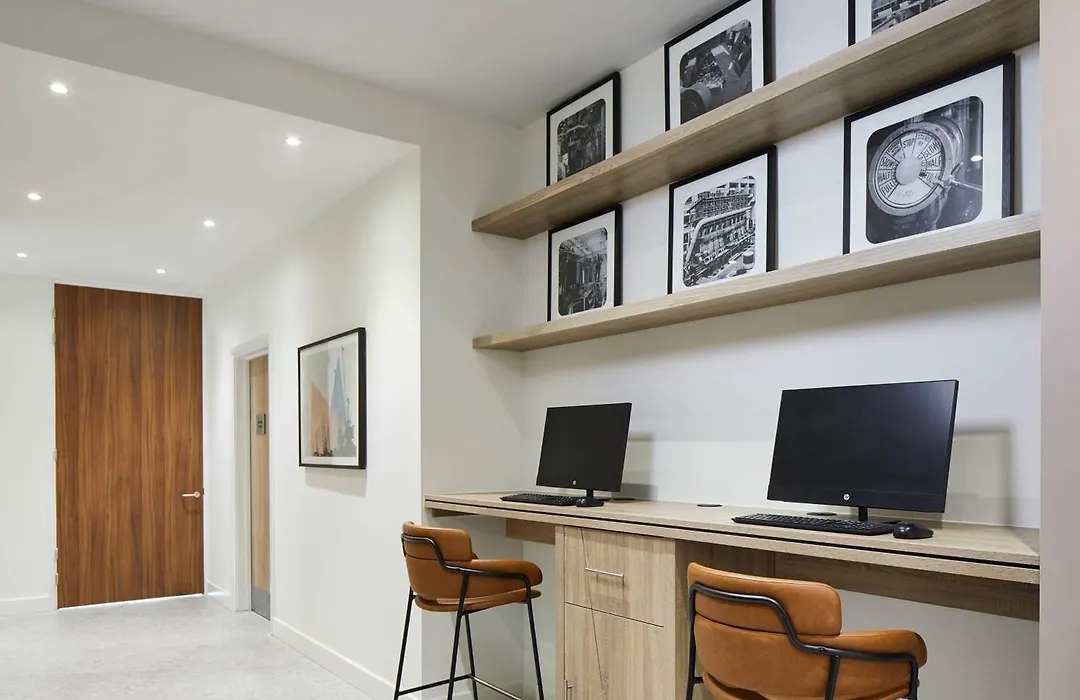 Courtyard By Marriott London City Airport-1