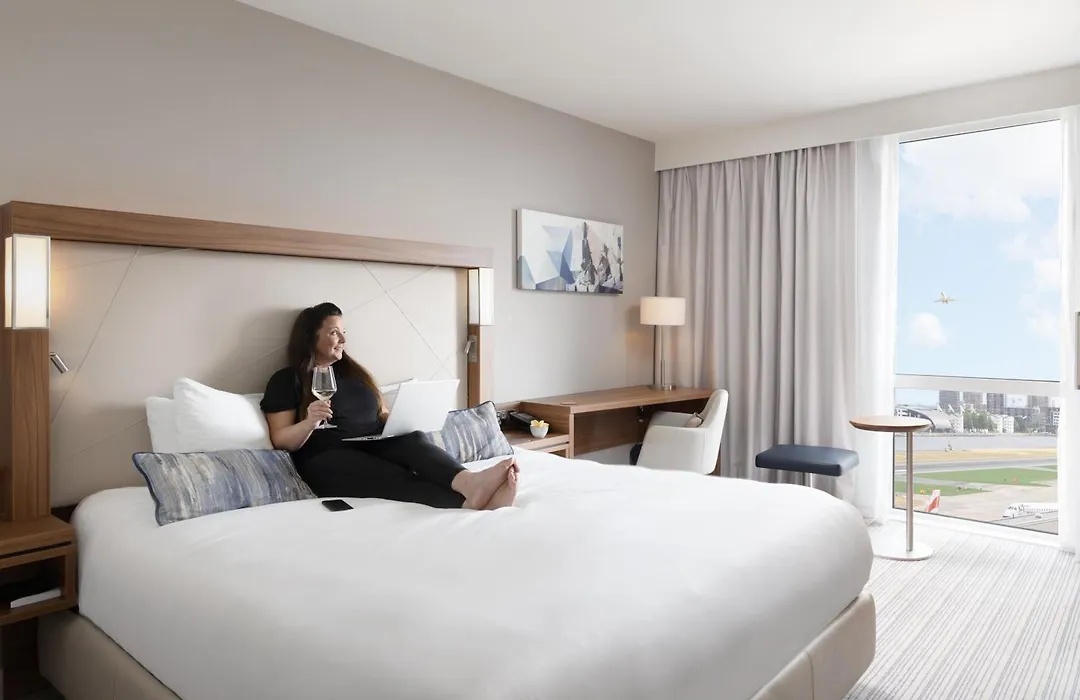Courtyard By Marriott London City Airport-1